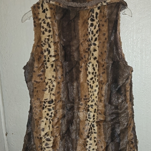 Pretty Angel Faux Fur Animal Print Vest - Picture 5 of 8